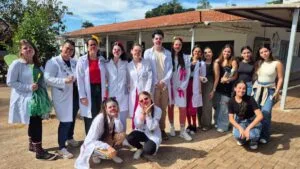 acadêmicos da fatec ivaiporã levam música e acolhimento a idosos no lar santo antônio