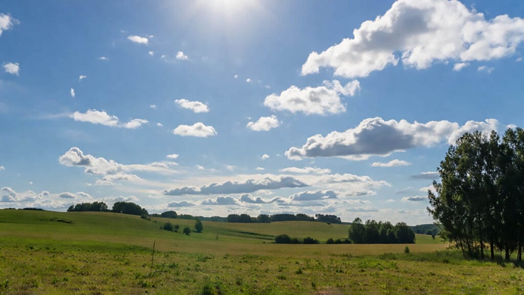 céu com sol entre nuvens durante o dia em Ivaiporã
