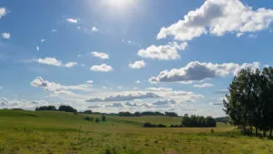 céu com sol entre nuvens durante o dia em Ivaiporã