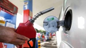 overno anuncia subsídio para gasolina e diesel para conter alta dos combustíveis
