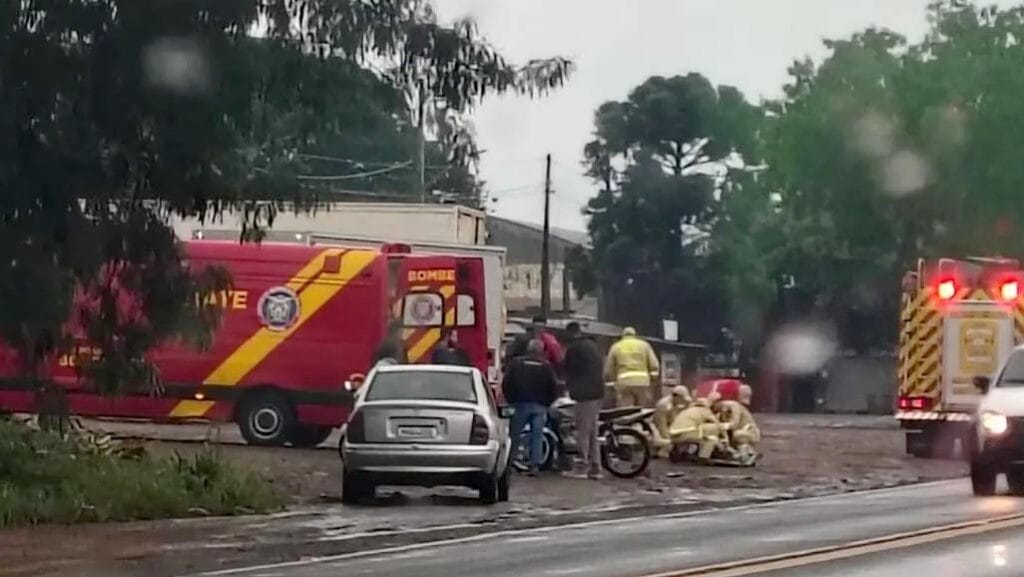 Acidente entre carro e moto na PR-466 em Jardim Alegre deixou jovem ferido na manhã deste sábado