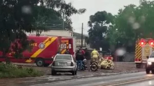 Acidente entre carro e moto na PR-466 em Jardim Alegre deixou jovem ferido na manhã deste sábado