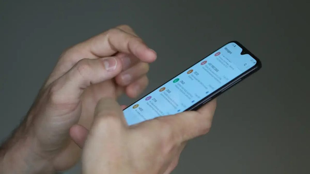 Mulher procura ajuda após golpe de WhatsApp clonado em Ivaiporã