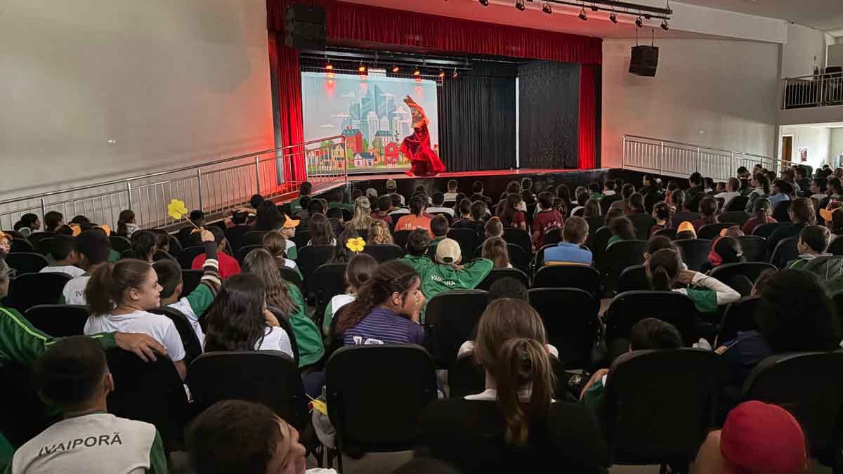 Dia de Combate ao Abuso Sexual mobiliza Ivaiporã com teatro e alerta às famílias Apresentação teatral no Centro Cultural de Ivaiporã marca Dia de Combate ao Abuso Sexual