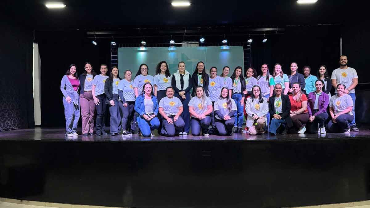 Dia de Combate ao Abuso Sexual mobiliza Ivaiporã com teatro e alerta às famílias Apresentação teatral no Centro Cultural de Ivaiporã marca Dia de Combate ao Abuso Sexual