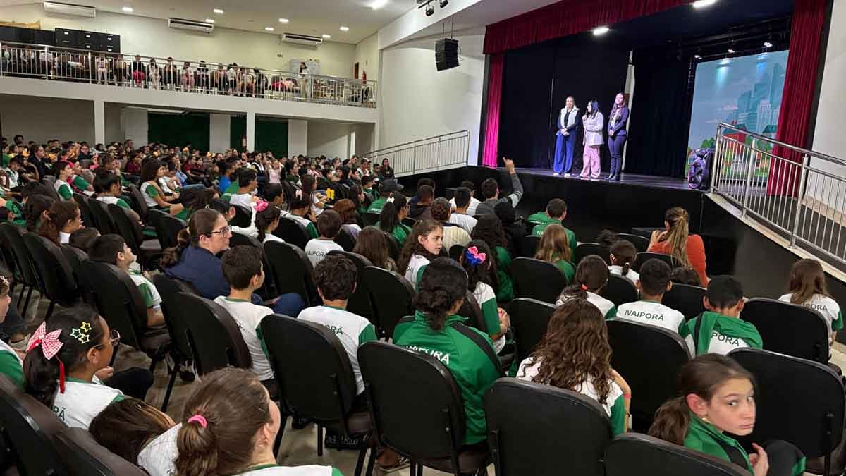 Dia de Combate ao Abuso Sexual mobiliza Ivaiporã com teatro e alerta às famílias Apresentação teatral no Centro Cultural de Ivaiporã marca Dia de Combate ao Abuso Sexual