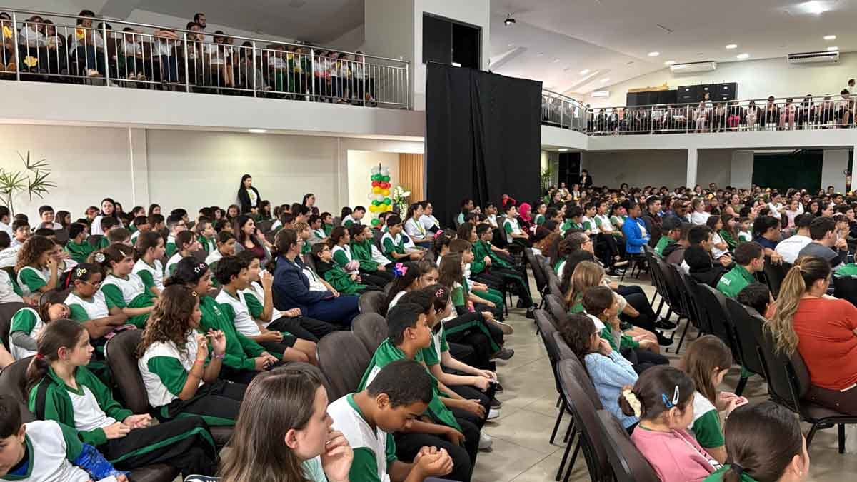 Dia de Combate ao Abuso Sexual mobiliza Ivaiporã com teatro e alerta às famílias Apresentação teatral no Centro Cultural de Ivaiporã marca Dia de Combate ao Abuso Sexual