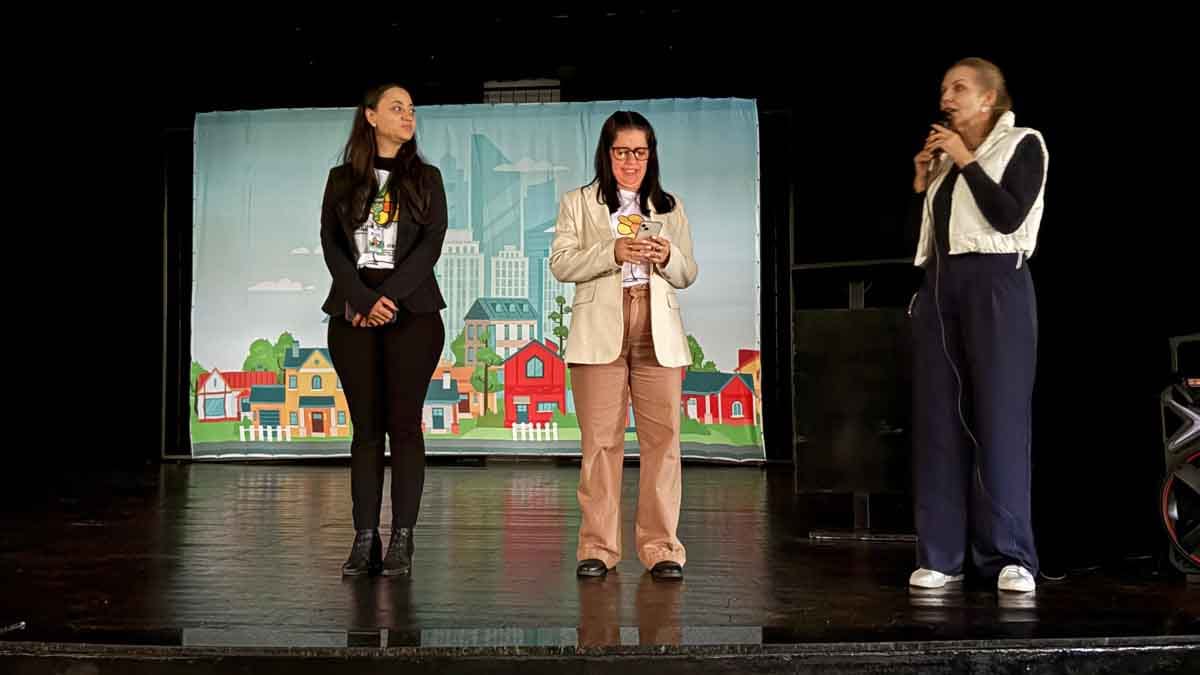 Dia de Combate ao Abuso Sexual mobiliza Ivaiporã com teatro e alerta às famílias Apresentação teatral no Centro Cultural de Ivaiporã marca Dia de Combate ao Abuso Sexual