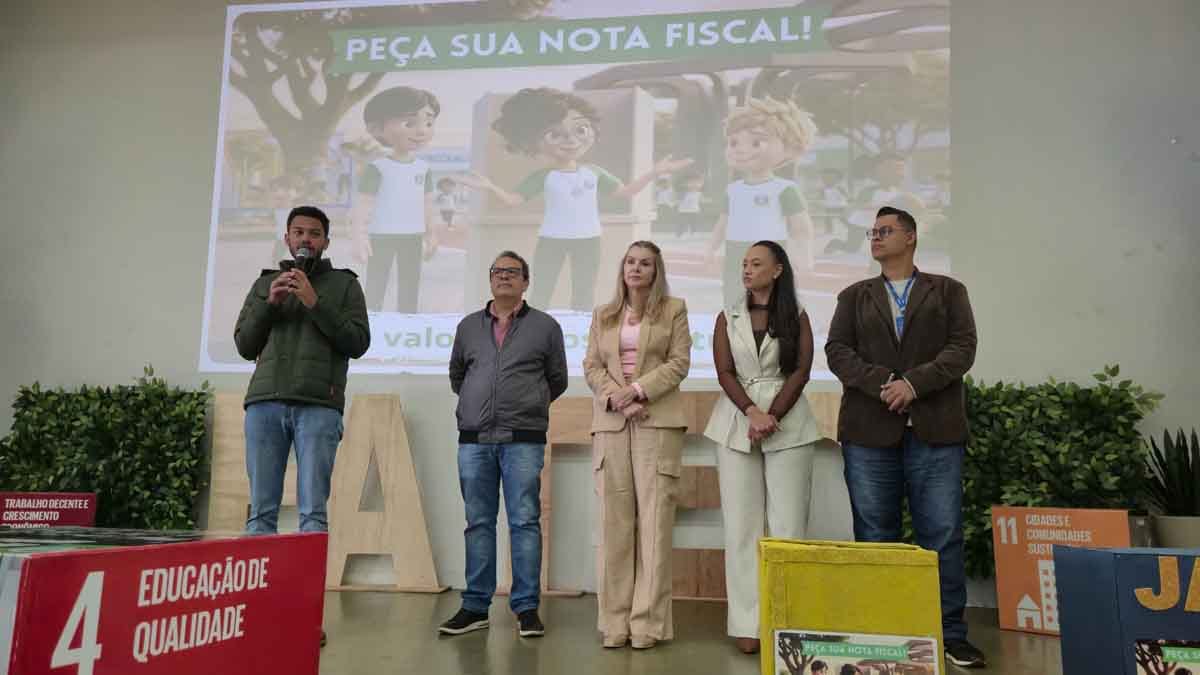 Projeto sobre educação fiscal mobiliza estudantes em parceria entre Prefeitura e Fatec Ivaiporã Estudantes participam de ação sobre educação fiscal em Ivaiporã