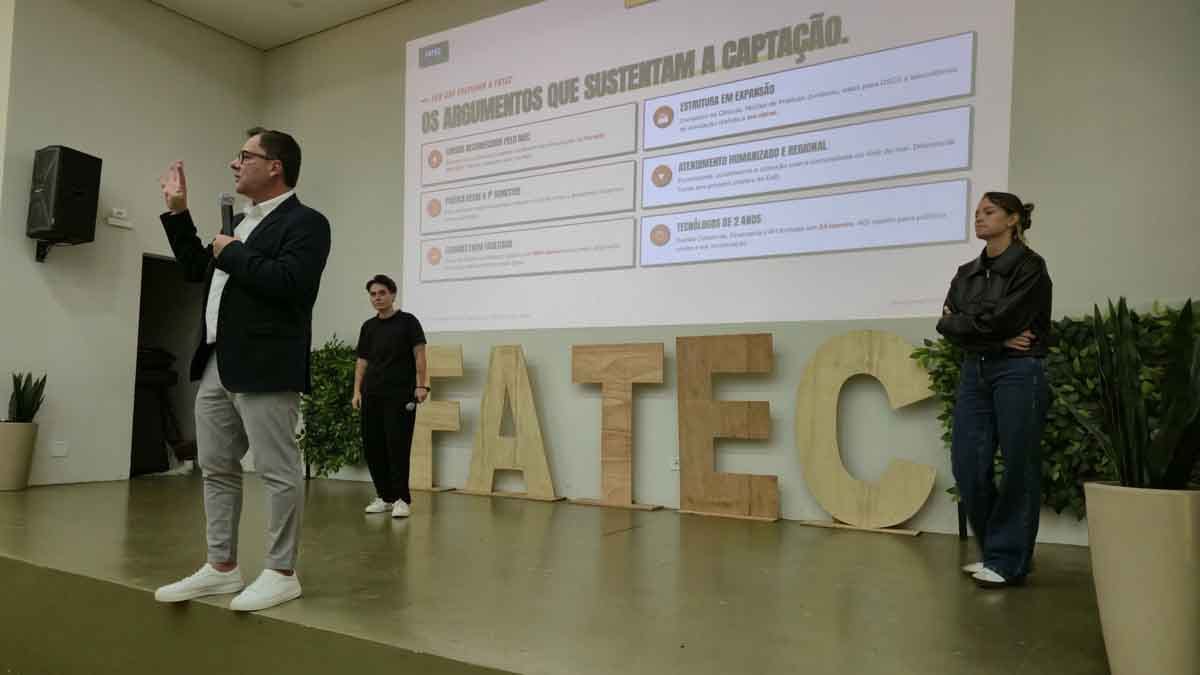 Fatec Ivaiporã promove Encontro Pedagógico com integração e lançamento do Vestibular de Inverno Direção, professores e colaboradores durante Encontro Pedagógico da Fatec Ivaiporã