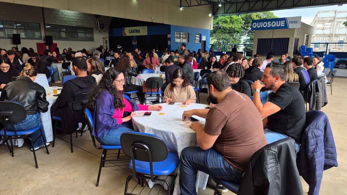 Fatec Ivaiporã promove Encontro Pedagógico com integração e lançamento do Vestibular de Inverno Direção, professores e colaboradores durante Encontro Pedagógico da Fatec Ivaiporã