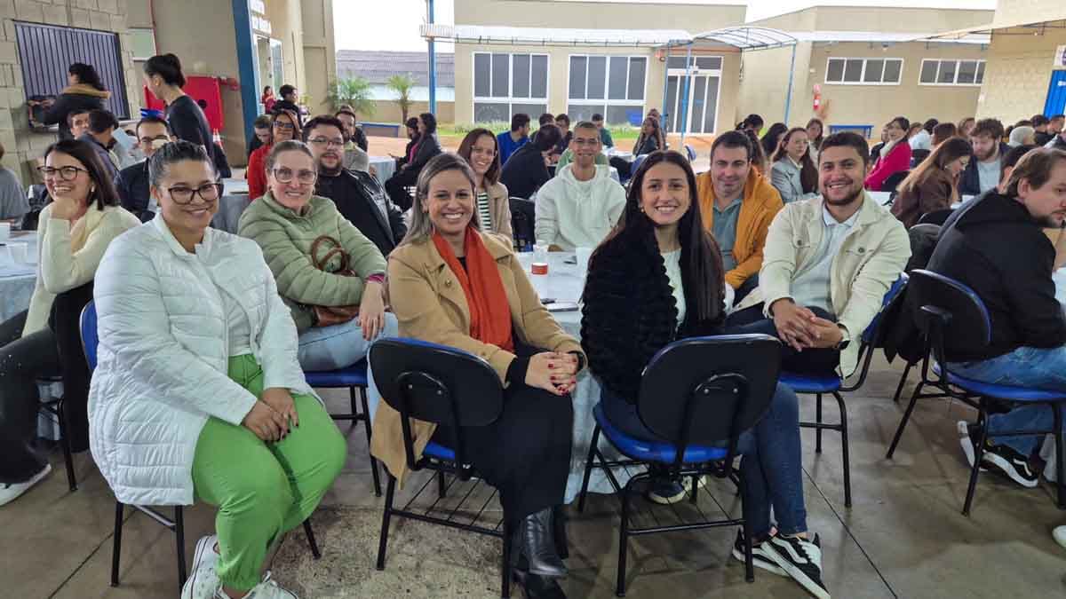 Fatec Ivaiporã promove Encontro Pedagógico com integração e lançamento do Vestibular de Inverno Direção, professores e colaboradores durante Encontro Pedagógico da Fatec Ivaiporã
