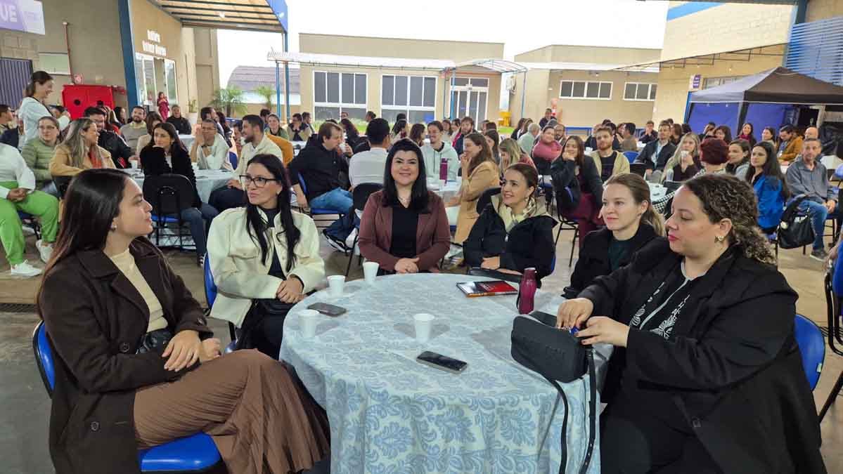Fatec Ivaiporã promove Encontro Pedagógico com integração e lançamento do Vestibular de Inverno Direção, professores e colaboradores durante Encontro Pedagógico da Fatec Ivaiporã