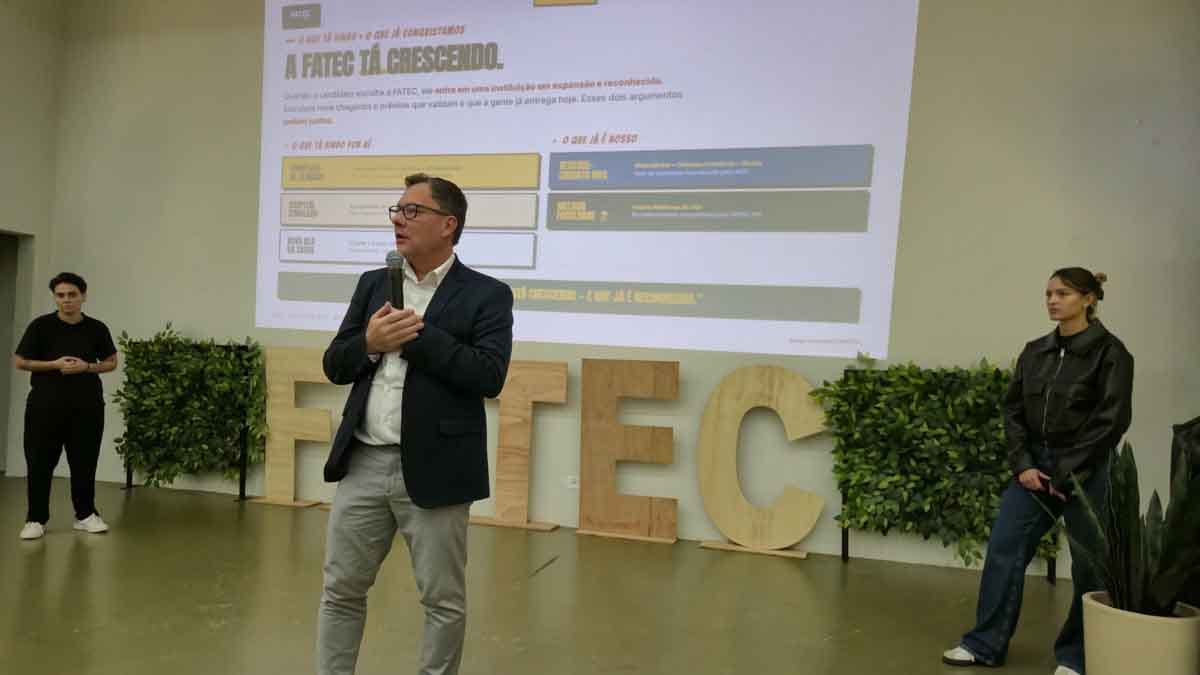 Fatec Ivaiporã promove Encontro Pedagógico com integração e lançamento do Vestibular de Inverno Direção, professores e colaboradores durante Encontro Pedagógico da Fatec Ivaiporã