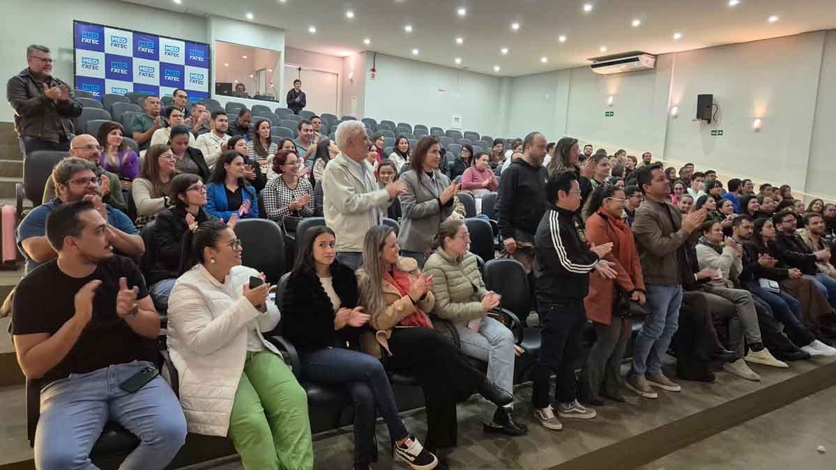 Fatec Ivaiporã promove Encontro Pedagógico com integração e lançamento do Vestibular de Inverno Direção, professores e colaboradores durante Encontro Pedagógico da Fatec Ivaiporã