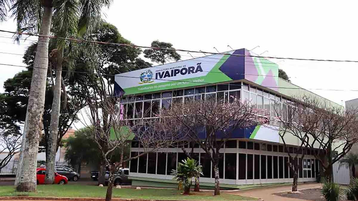 Fachada da Prefeitura de Ivaiporã, que divulgou nota sobre incidente em CMEI da rede municipal
