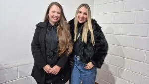 Acadêmica Talita Silva e professora Tainara Conti celebram publicação de pesquisa da Fatec Ivaiporã em obra jurídica
