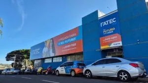 Fachada da Fatec Ivaiporã, que lançou o Vestibular de Inverno 2026 e anunciou expansão milionária