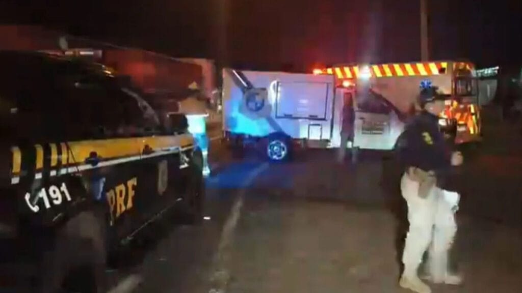 Movimentação após atropelamento de idoso na BR-373 em Ponta Grossa