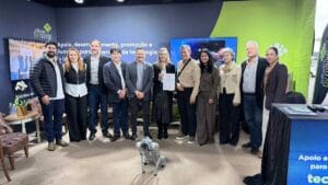 Autoridades de Maringá e Ivaiporã assinam termo de cooperação para inovação durante a Expoingá 2026