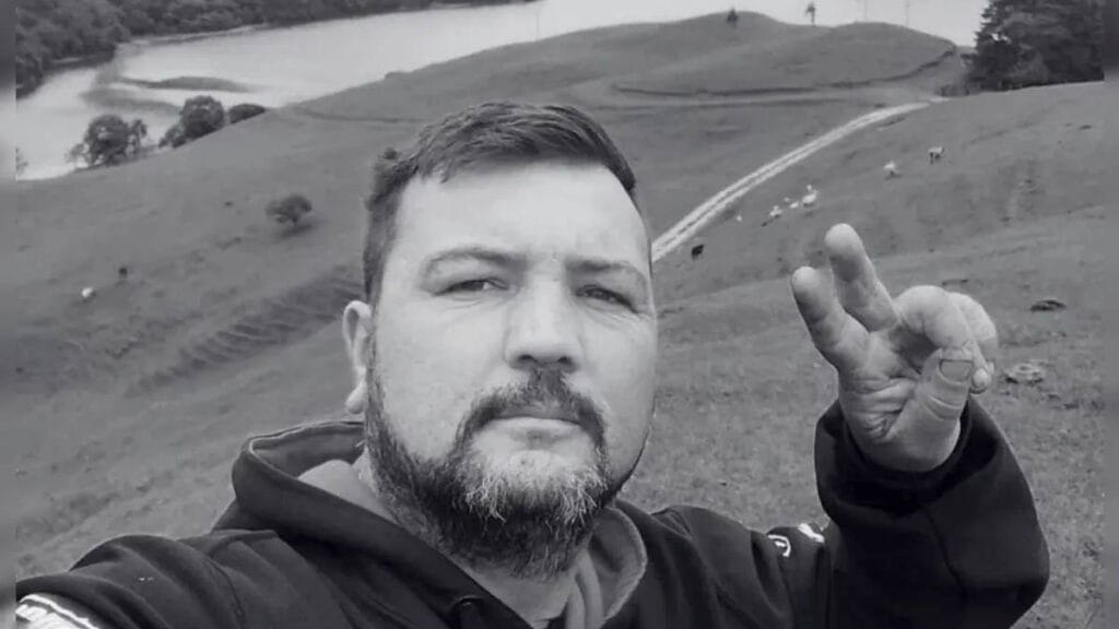 Dono de borracharia é assassinado enquanto trabalhava em Curitiba : Felipe Siqueira, empresário morto a tiros em Curitiba, aparece em foto tirada em área rural