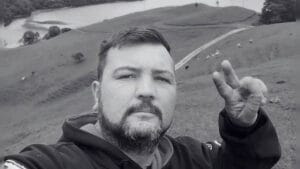 : Felipe Siqueira, empresário morto a tiros em Curitiba, aparece em foto tirada em área rural