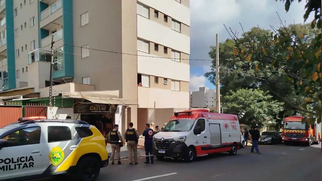 Mulher morre após queda do sexto andar de prédio em Apucarana Viaturas do Samu e Corpo de Bombeiros atendem ocorrência no centro de Apucarana