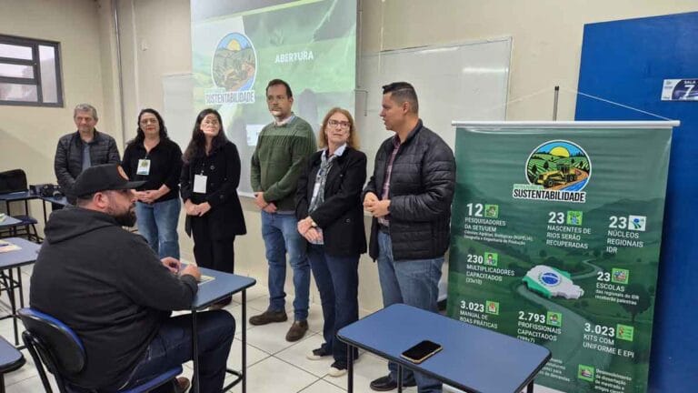 Operadores de máquinas participam do curso Patrulheiros da Sustentabilidade na Fatec Ivaiporã