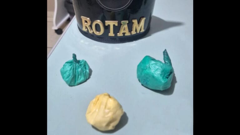 Polícia Militar prendeu dois homens e apreendeu cocaína durante abordagem na PR-466, em Lidianópolis