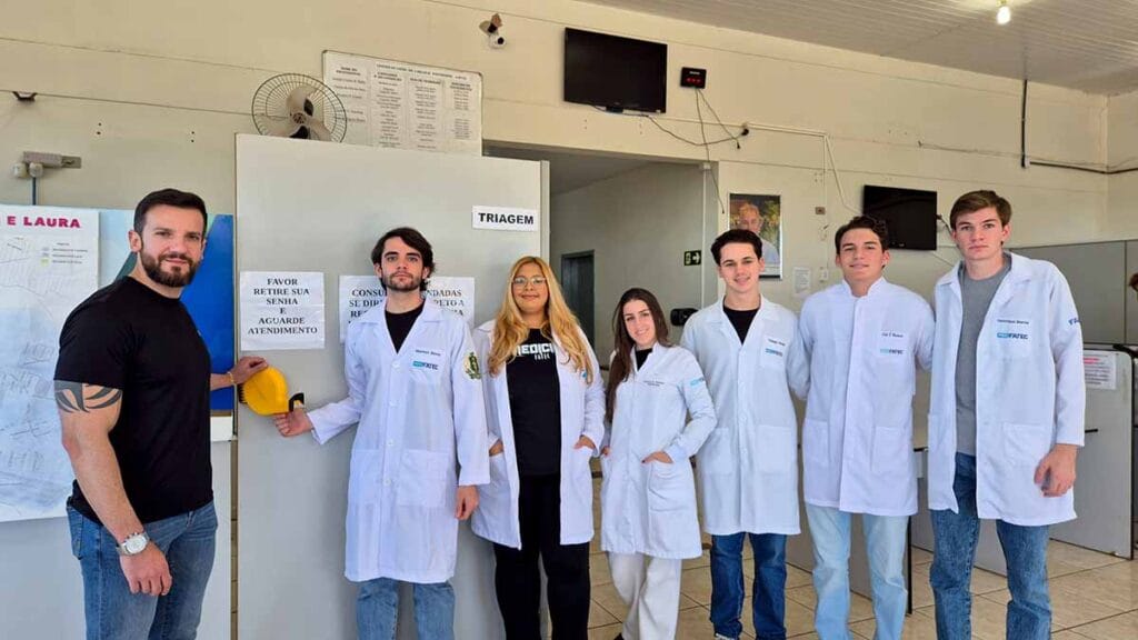 Acadêmicos de Medicina da Fatec implantam sistema de senhas no Centro de Saúde de Ivaiporã Sistema de senhas implantado por acadêmicos de Medicina da Fatec no Centro de Saúde de Ivaiporã