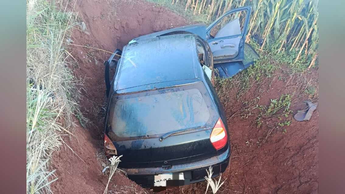 Equipes de resgate atendem acidente em estrada rural de Arapuã com vítimas graves