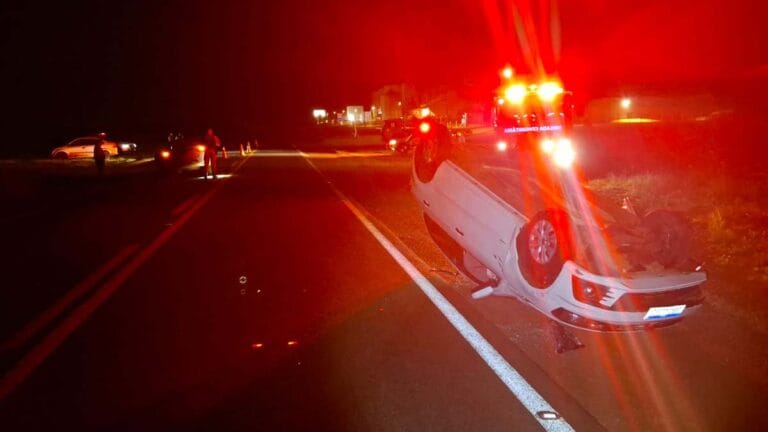 Acidente entre dois carros registrado na PR-090 em Assaí deixou seis pessoas feridas