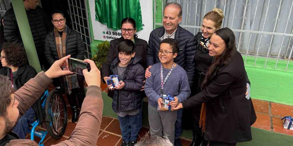 Prefeitura de Ivaiporã inaugura sede compartilhada para Afama e Associação Flor de Lótus Nova sede compartilhada da Afama e da Flor de Lótus passa a concentrar atendimentos e projetos voltados a famílias de pessoas com autismo e pacientes em tratamento contra o câncer em Ivaiporã.