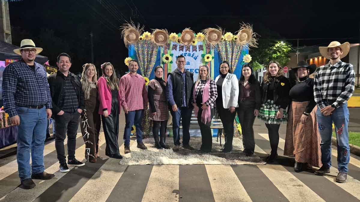 Arraiá da Fatec Ivaiporã é definido por acadêmicos como perfeito, memorável e sensacional Acadêmicos, professores e visitantes participam do Arraiá da Fatec Ivaiporã com barracas típicas e apresentações musicais.