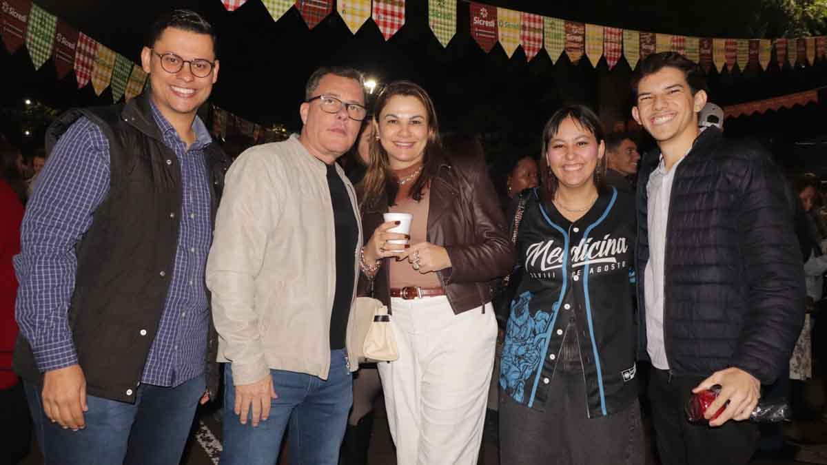 Arraiá da Fatec Ivaiporã é definido por acadêmicos como perfeito, memorável e sensacional Acadêmicos, professores e visitantes participam do Arraiá da Fatec Ivaiporã com barracas típicas e apresentações musicais.