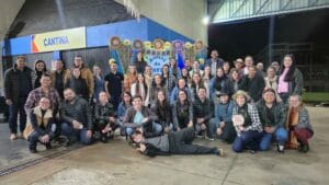 Coordenadores e equipe administrativa da Fatec Ivaiporã participam de confraternização junina organizada pela direção da instituição.