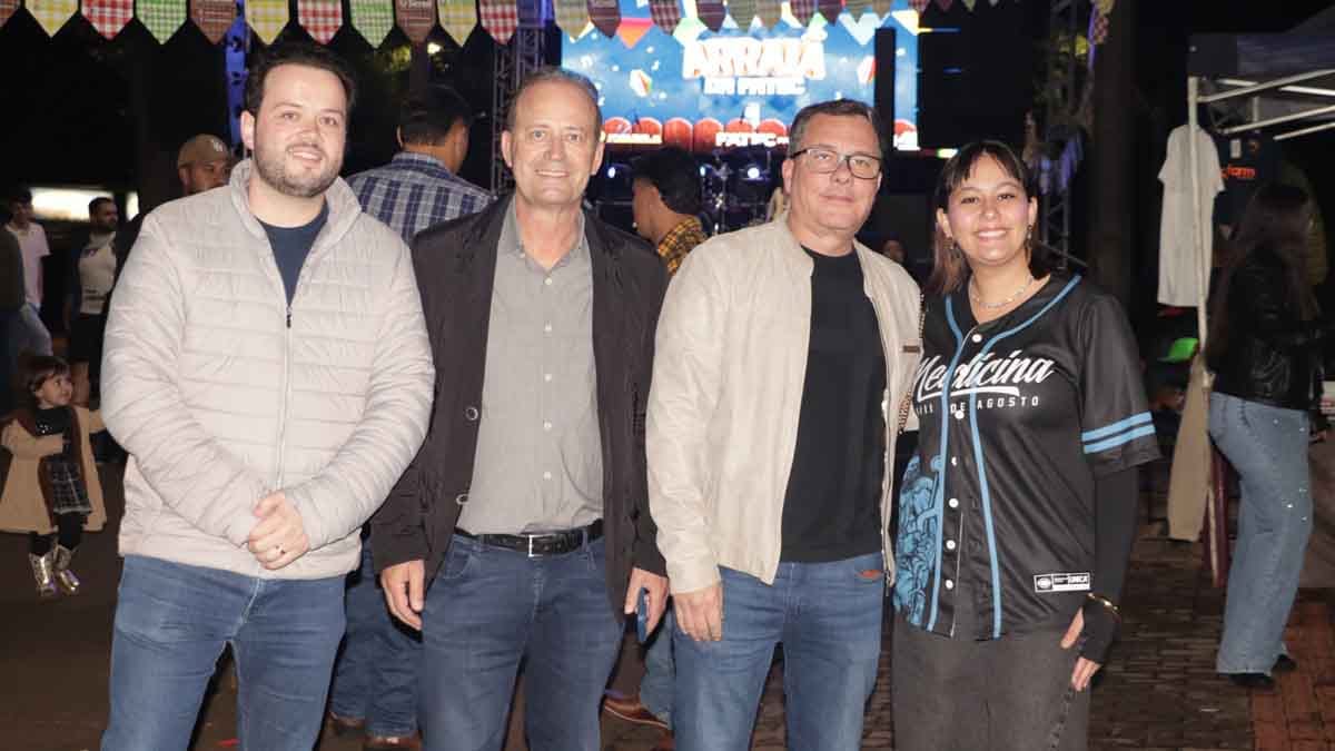 Arraiá da Fatec Ivaiporã é definido por acadêmicos como perfeito, memorável e sensacional Acadêmicos, professores e visitantes participam do Arraiá da Fatec Ivaiporã com barracas típicas e apresentações musicais.