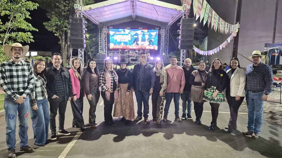 Arraiá da Fatec Ivaiporã é definido por acadêmicos como perfeito, memorável e sensacional Acadêmicos, professores e visitantes participam do Arraiá da Fatec Ivaiporã com barracas típicas e apresentações musicais.