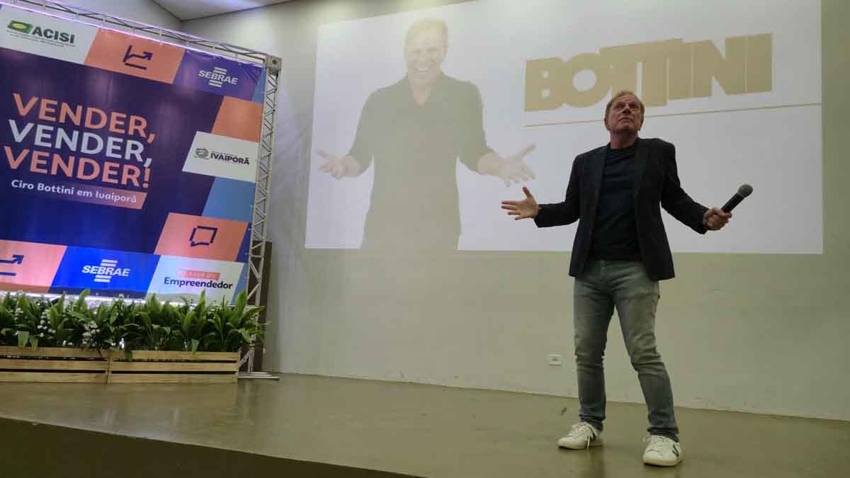 Ciro Bottini compartilha experiências e estratégias de vendas em palestra na Fatec Ivaiporã Ciro Bottini palestra para empresários, comerciantes e acadêmicos durante evento sobre vendas realizado na Fatec Ivaiporã