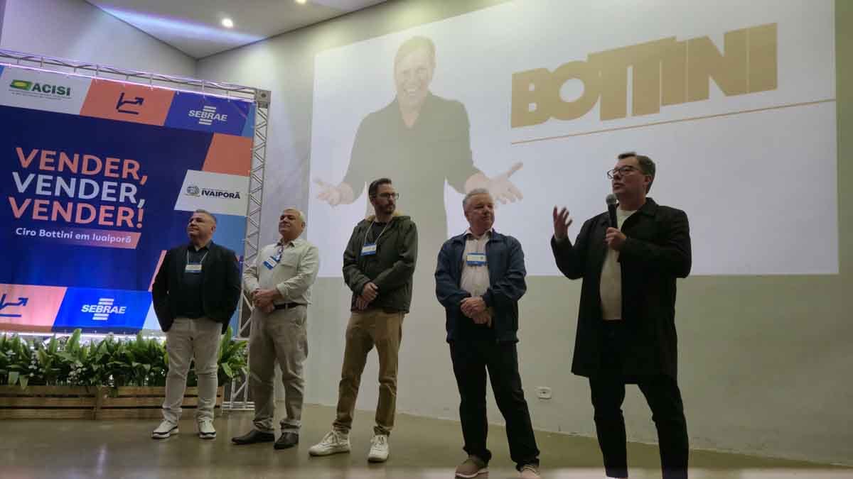 Ciro Bottini compartilha experiências e estratégias de vendas em palestra na Fatec Ivaiporã Ciro Bottini palestra para empresários, comerciantes e acadêmicos durante evento sobre vendas realizado na Fatec Ivaiporã