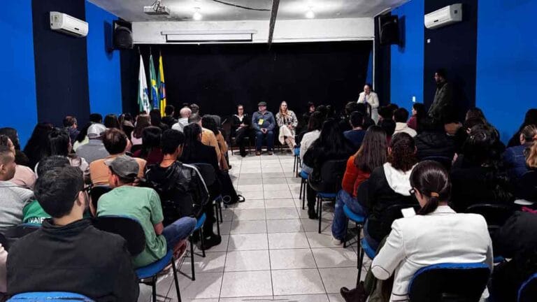 Autoridades, profissionais da rede de proteção, crianças, adolescentes e representantes da sociedade civil participaram da 11ª Conferência Municipal dos Direitos da Criança e do Adolescente em Ivaiporã