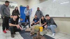 Acadêmicos de Engenharia Civil da Fatec Ivaiporã participam de aula prática sobre produção de concreto