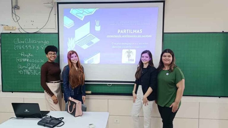 Acadêmicas do curso de Pedagogia da Fatec Ivaiporã apresentam a plataforma Partilhas durante mostra de projetos