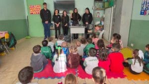 Acadêmicos de Pedagogia da Fatec Ivaiporã doaram 135 livros e promoveram atividades educativas no Projeto Renascer