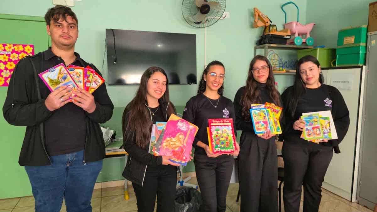 Acadêmicos de Pedagogia da Fatec Ivaiporã contam histórias e doam 135 livros ao Projeto Renascer Acadêmicos de Pedagogia da Fatec Ivaiporã doaram 135 livros e promoveram atividades educativas no Projeto Renascer