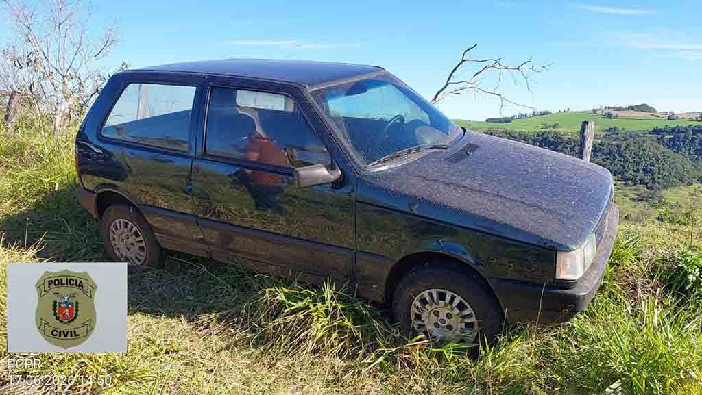 Automóvel furtado foi localizado pela Polícia Civil em uma estrada rural do distrito de Santa Bárbara, em Ivaiporã