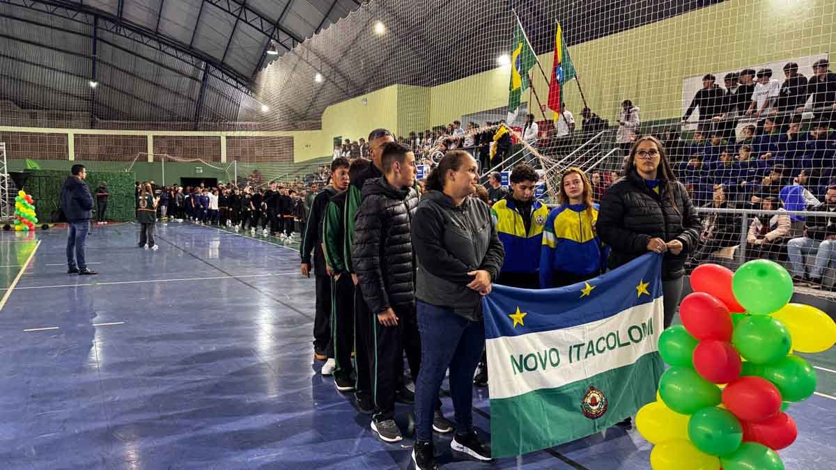 Ivaiporã abre fase macrorregional dos Jogos Escolares do Paraná Cerimônia de abertura da fase macrorregional dos Jogos Escolares do Paraná em Ivaiporã