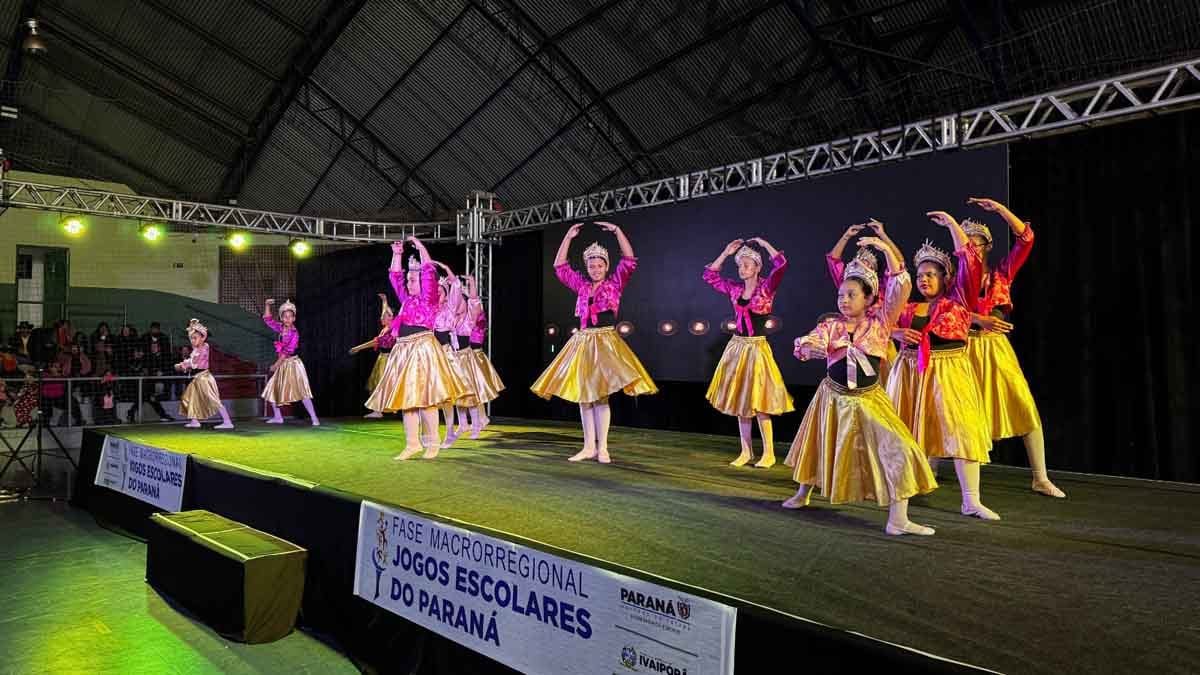 Ivaiporã abre fase macrorregional dos Jogos Escolares do Paraná Cerimônia de abertura da fase macrorregional dos Jogos Escolares do Paraná em Ivaiporã