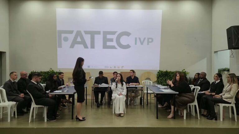 Acadêmicos de Direito participam de júri simulado na Fatec Ivaiporã