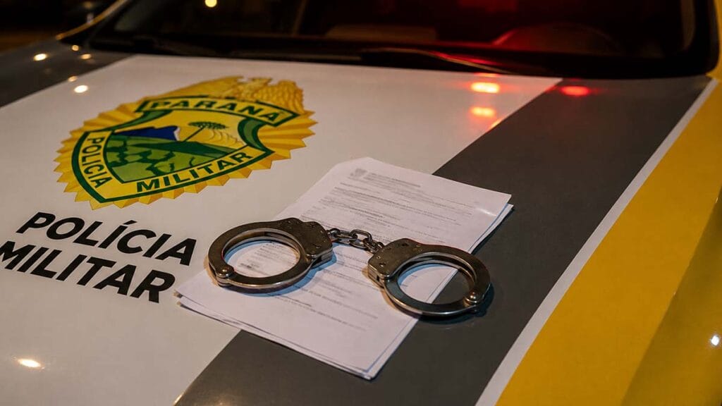 Rotam intensifica patrulhamento e cumpre três mandados em Ivaiporã Viatura da Polícia Militar durante cumprimento de mandado de prisão